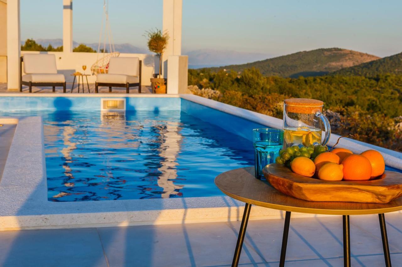 Villa Zlatno Sunce In The Hills Near Trogir Vrsine Kültér fotó