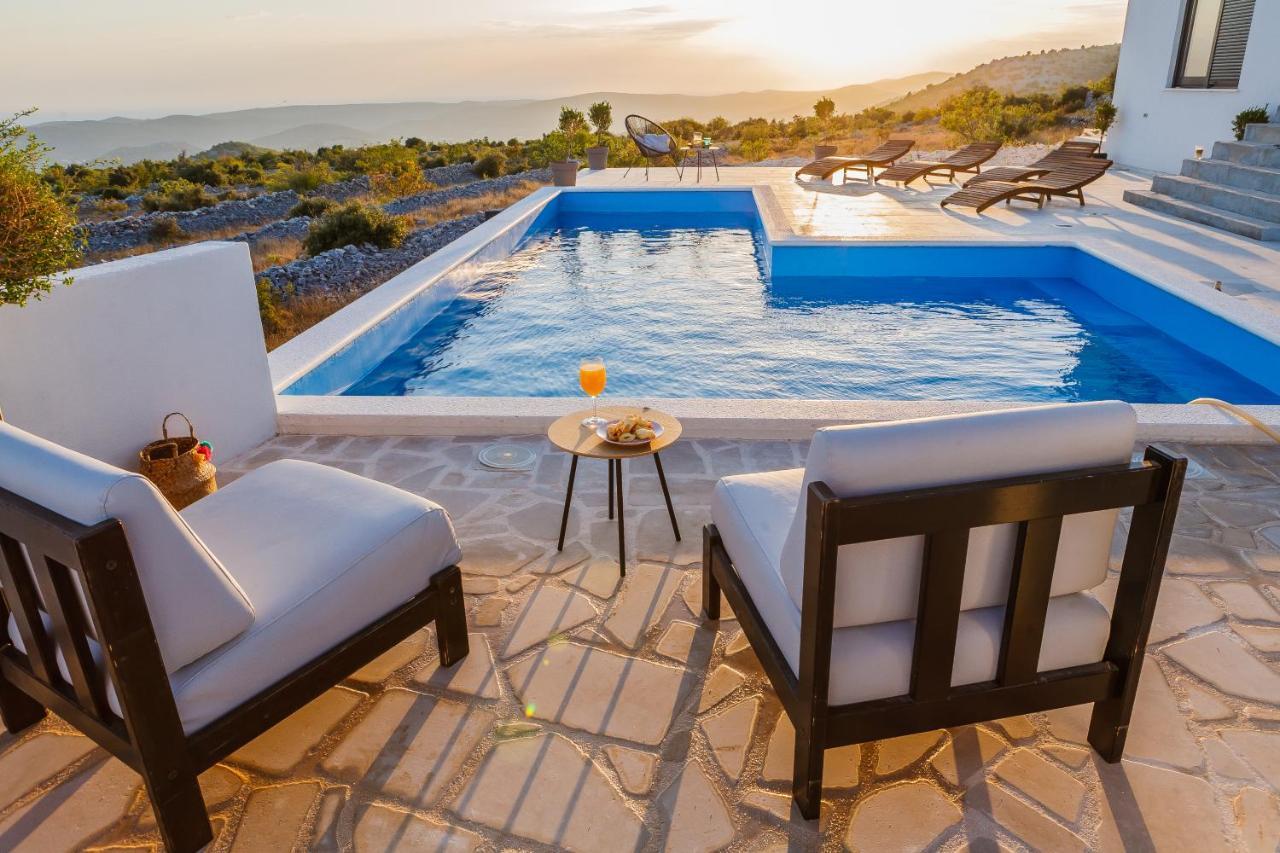 Villa Zlatno Sunce In The Hills Near Trogir Vrsine Kültér fotó