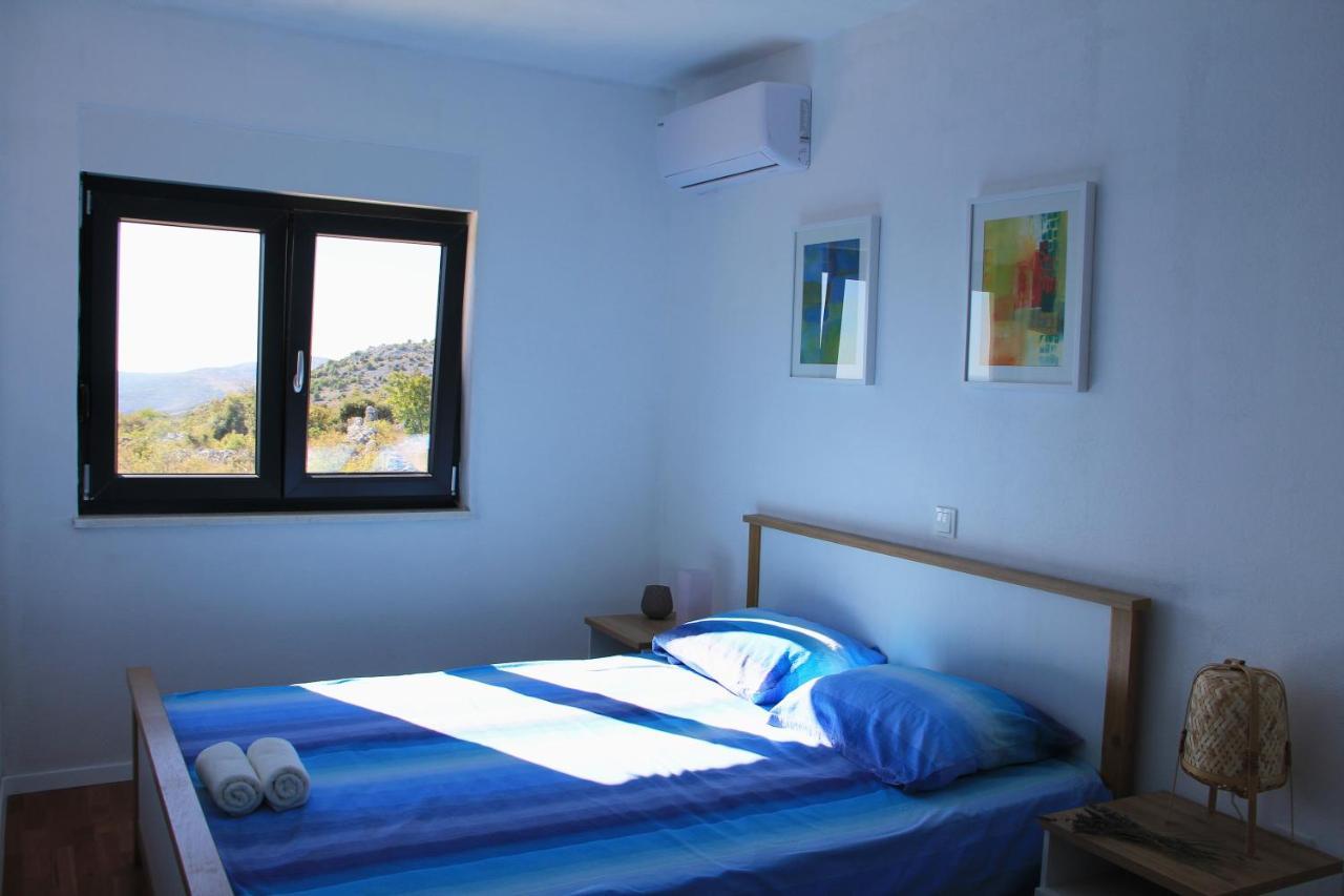 Villa Zlatno Sunce In The Hills Near Trogir Vrsine Kültér fotó